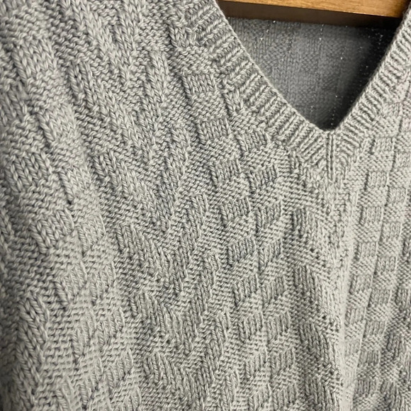Vintage Hand Knit Men’s V-Neck Sweater Large Textured Solid Gray Grampa - Picture 3 of 6